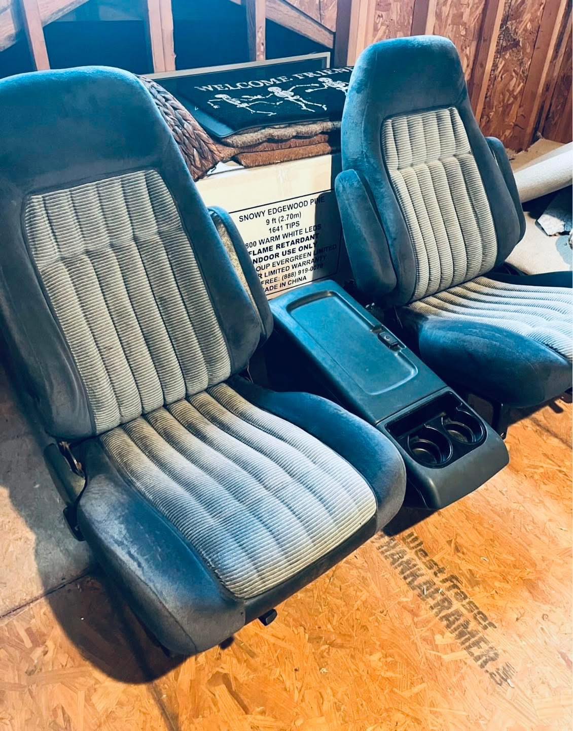 "Like New" Blue Velour Bucket Seats w/ Center Console (88-94 Chevy/GMC OBS)