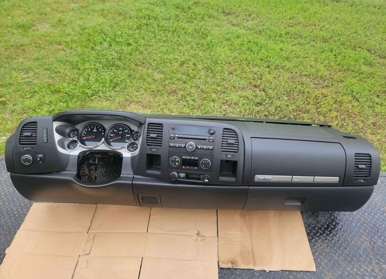 Complete Black OEM Dashboard Assembly w/ Cluster (2007-2013 GMC Sierra / Chevy Silverado)